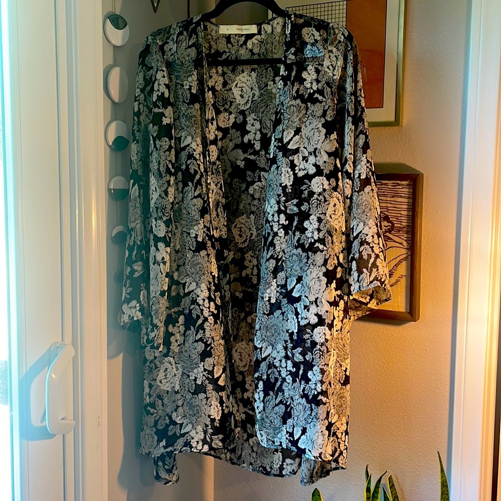 Black and white floral long sleeve shawl from Irene’s Story in size medium